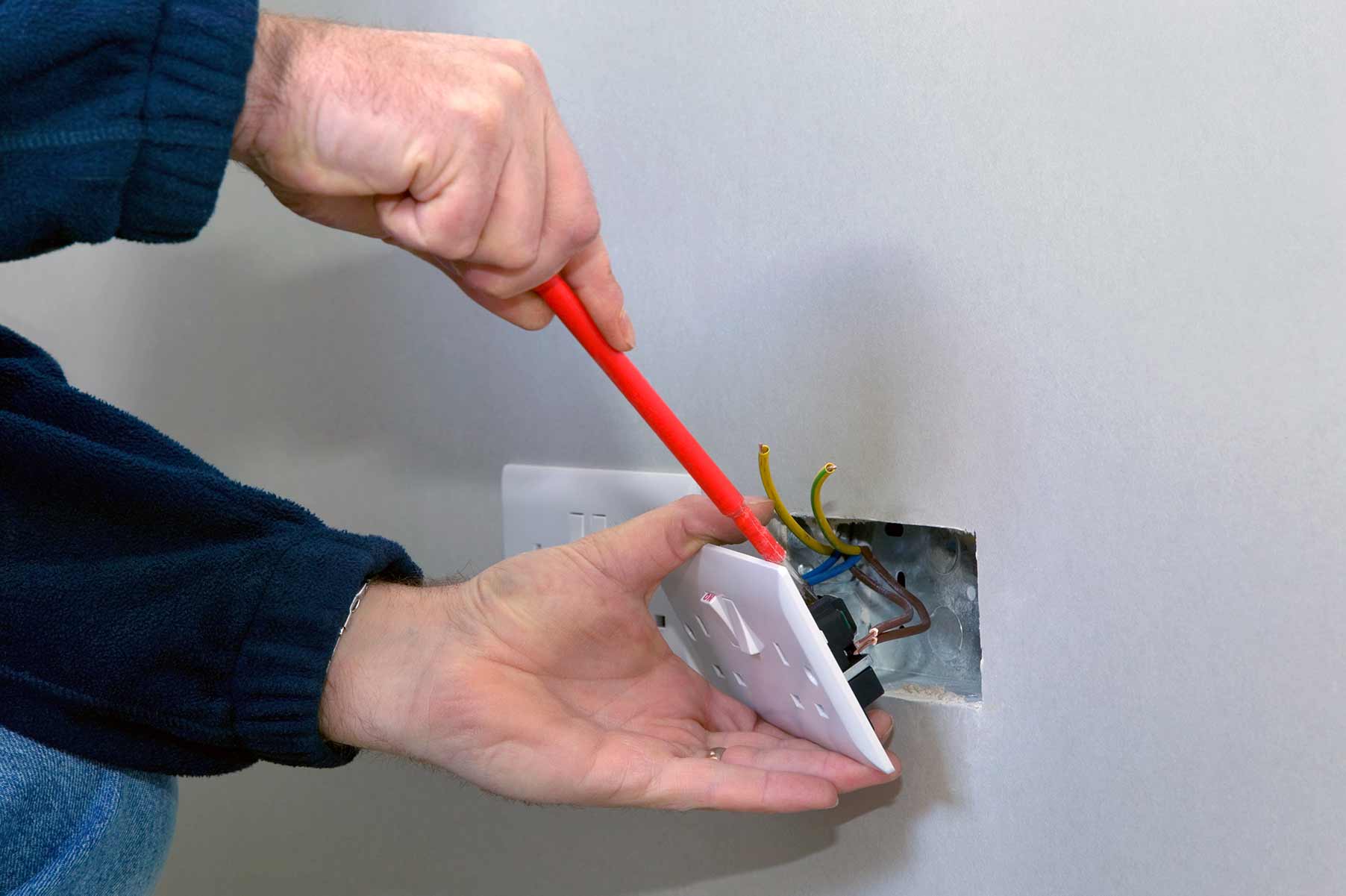Our electricians can install plug sockets for domestic and commercial proeprties in Crawley and the local area. 
